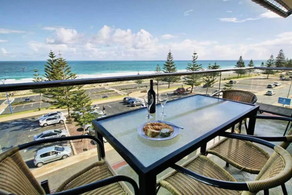 The White Pearl Apartment Direct Ocean Views Top Floor