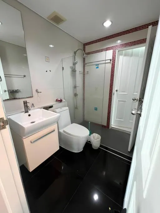 Image 3 of 4 Bedroom Apartment Near Kamala Beach