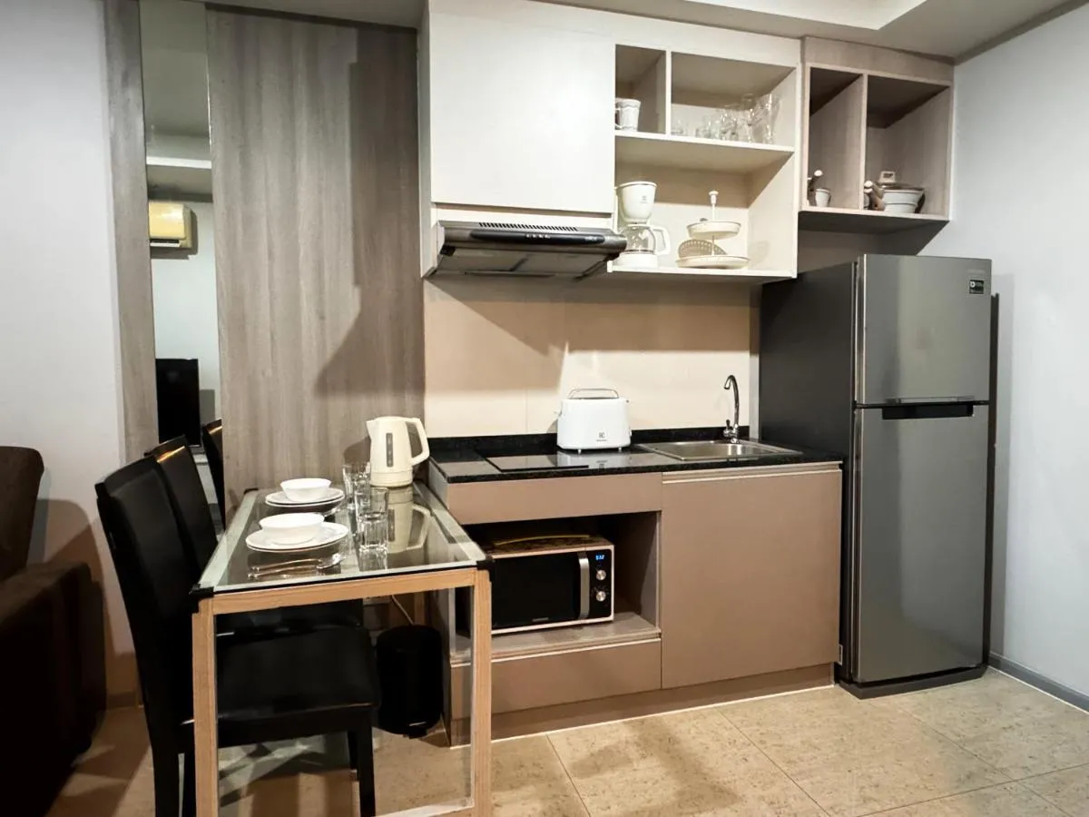 Image 4 of Comfy 1 Bedroom Condo in Surin (Seaview Rooftop Pool & Gym)