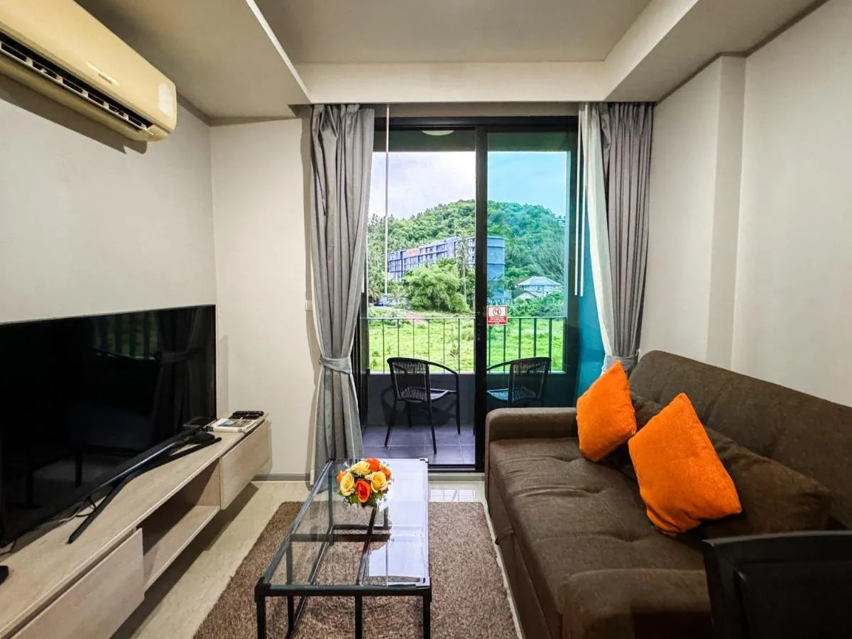 Image 5 of Comfy 1 Bedroom Condo in Surin (Seaview Rooftop Pool & Gym)