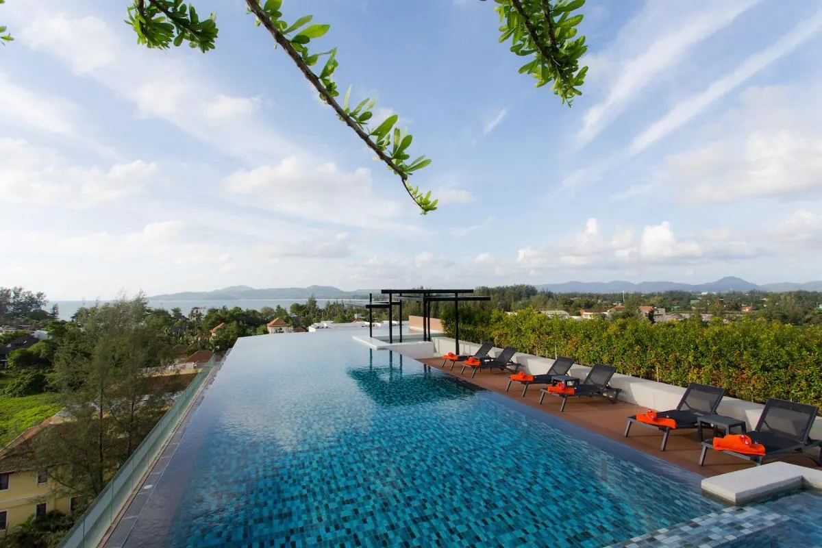 Image 3 of Comfy 1 Bedroom Condo in Surin (Seaview Rooftop Pool & Gym)