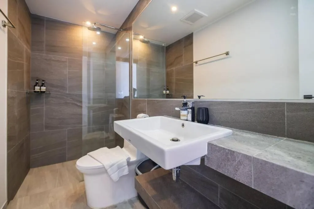 Image 1 of Modern Condo near the Beach – NV5