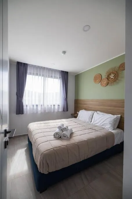 Image 3 of Modern Condo near the Beach – NV5