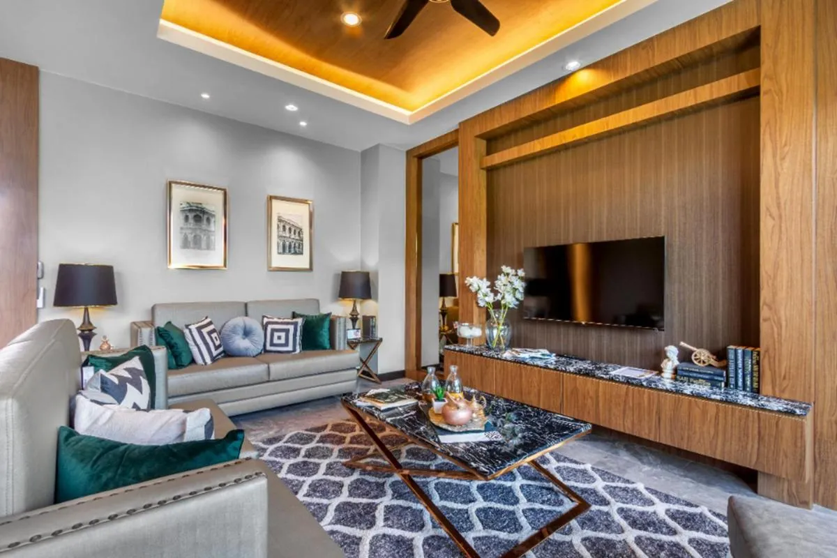 Image 2 of 新豪华装修两卧私家泳池别墅配套齐全出行方便800米到kamala海滩 H07