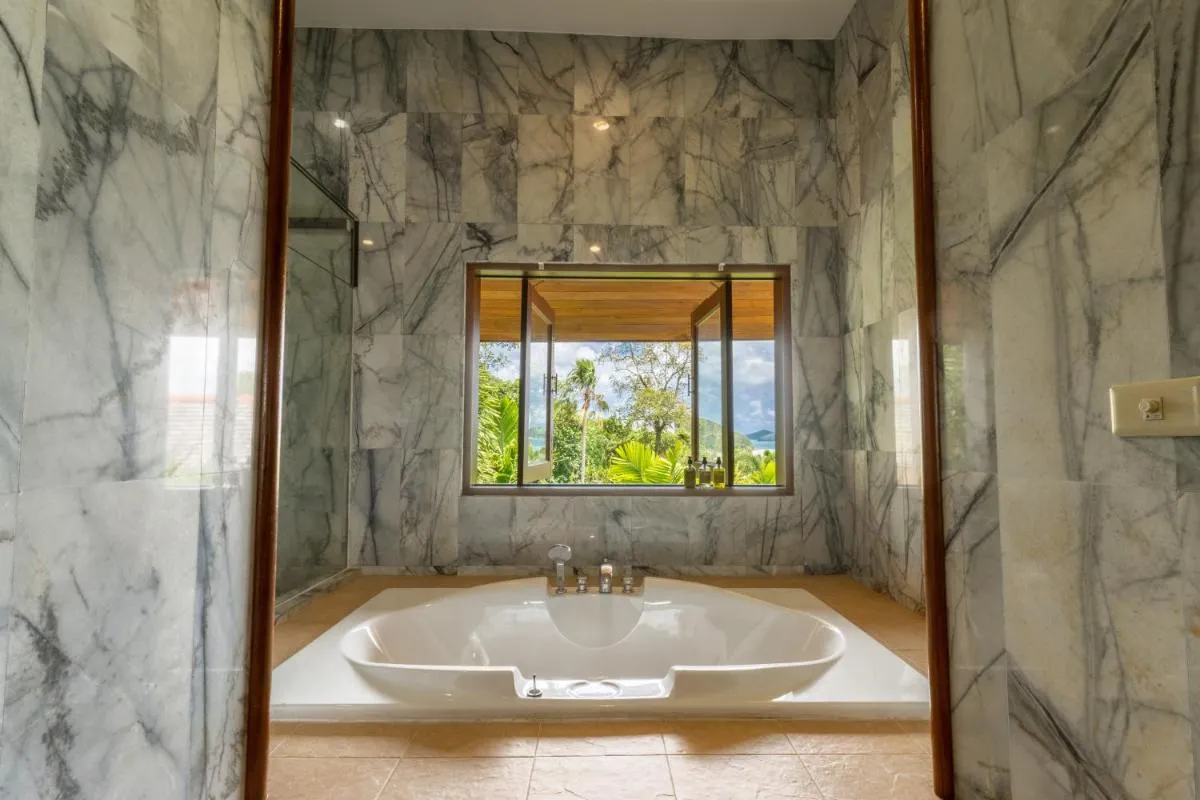 Image 1 of 悬崖别墅 无边海景 直达海滩 五卧泰式独栋私人泳池别墅 超漂亮日出