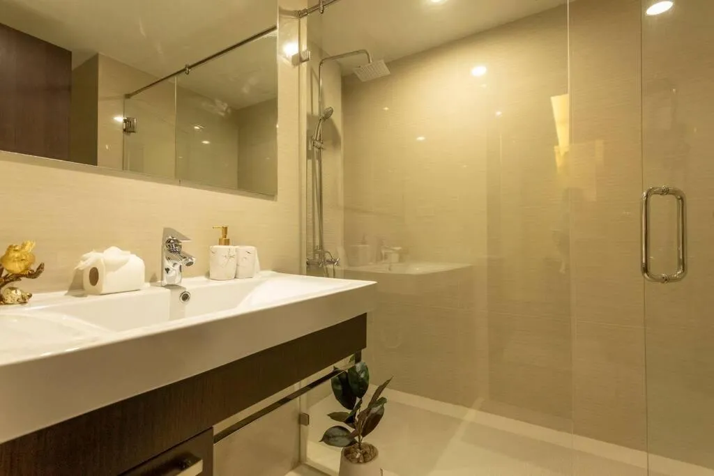 Image 6 of 100M To Beach Nicest Apartment In The title c123