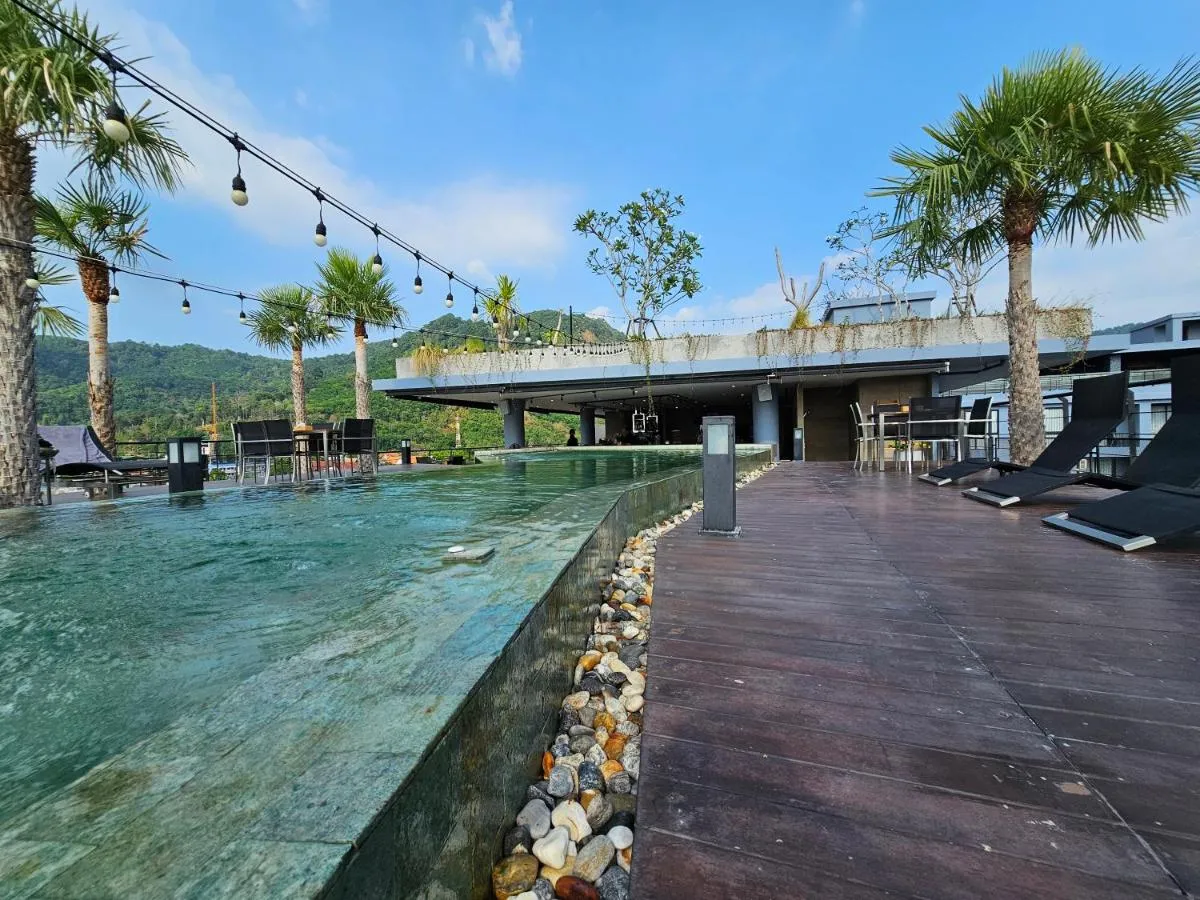 Image 2 of 1BDR Roof pool 500m to beach Great gym Parking