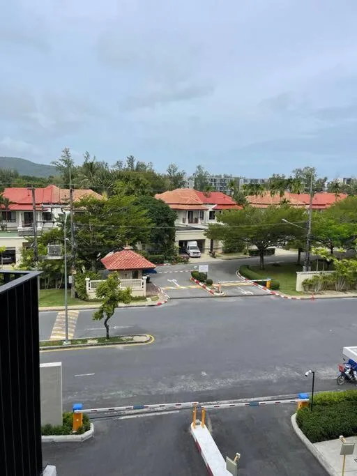 Image 4 of 1 Bedroom Sky Park corner