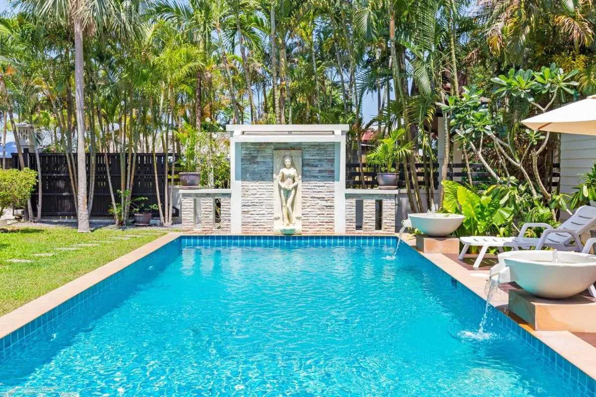 Image 4 of 3BR Villa Barnabé with Lush Garden