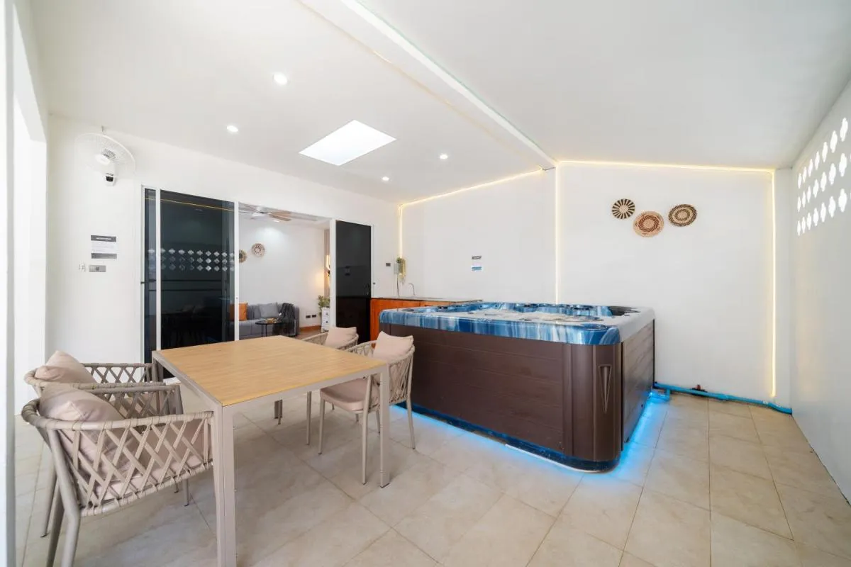 Image 3 of 4BR Jazucci private home walk to Beach