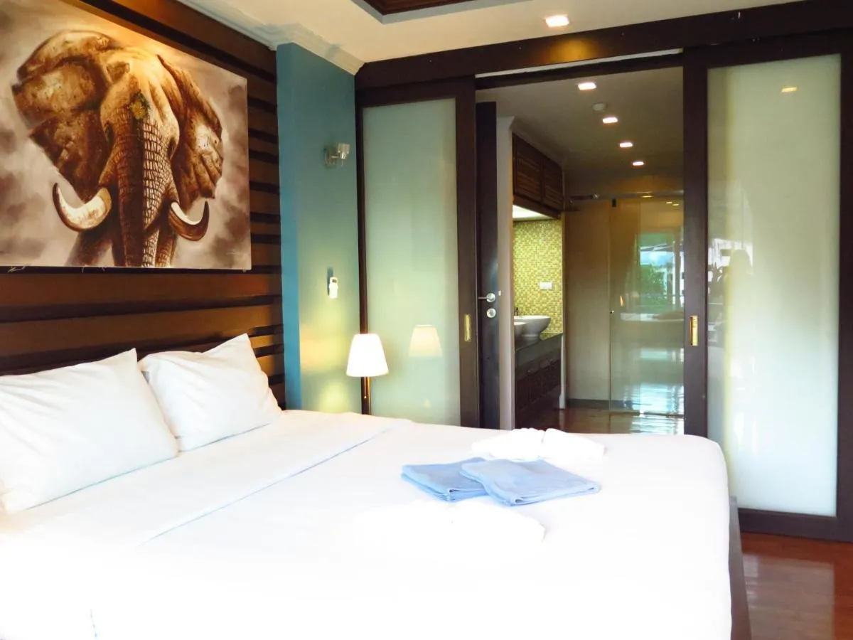 Image 2 of 639 2 Bedroom Contemporary Teak Wood Patong Beach