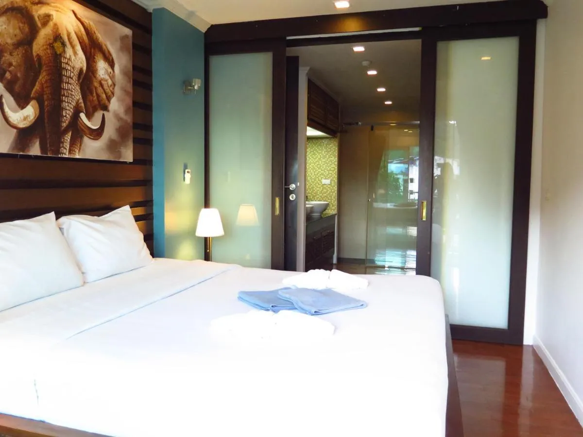 Image 3 of 639 2 Bedroom Contemporary Teak Wood Patong Beach