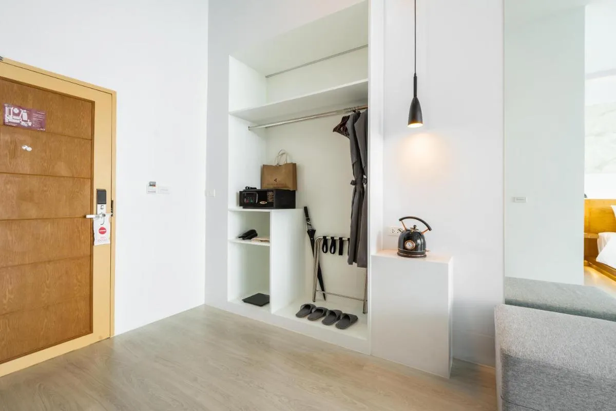 Image 5 of ANONA SUNSET Boutique