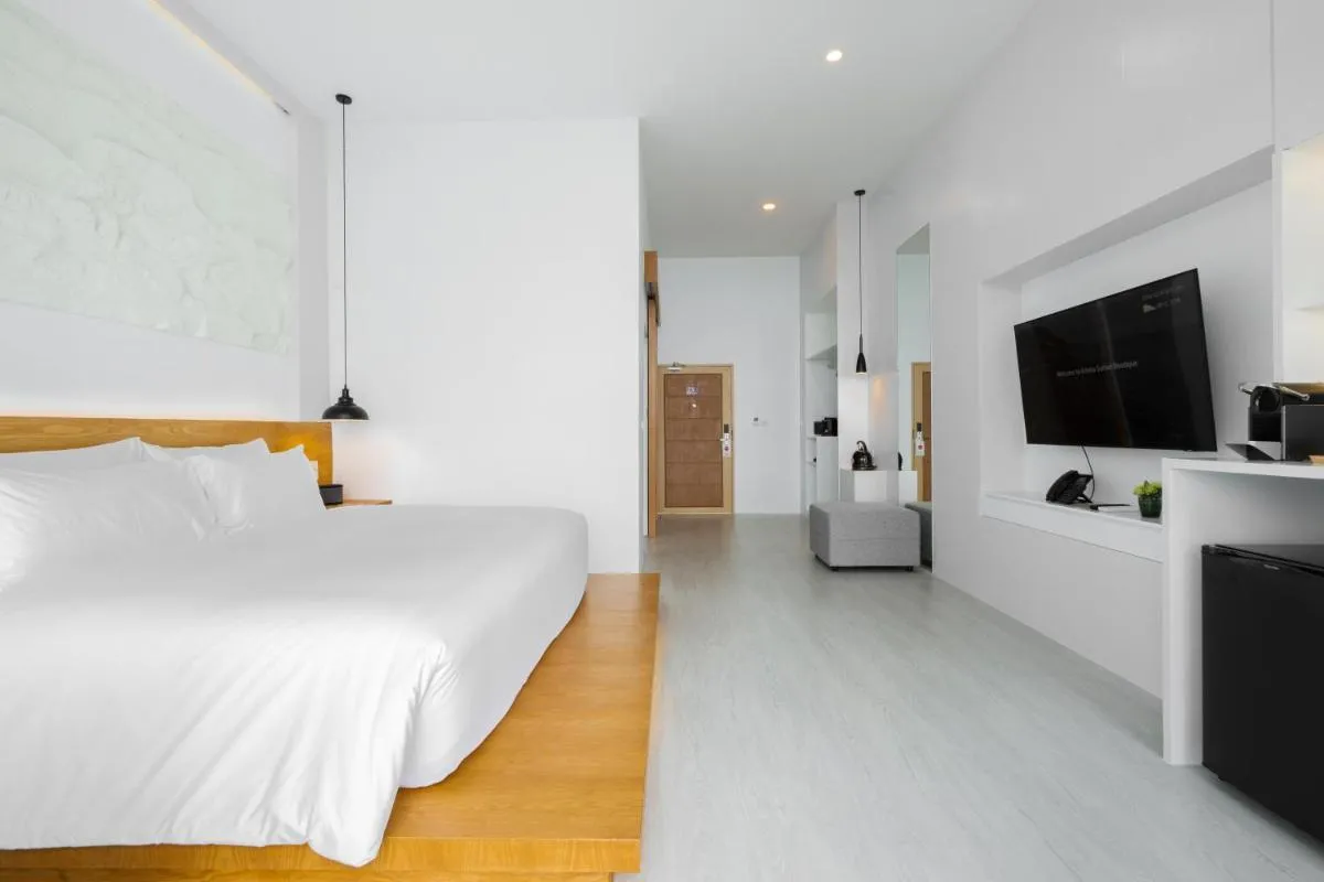 Image 6 of ANONA SUNSET Boutique