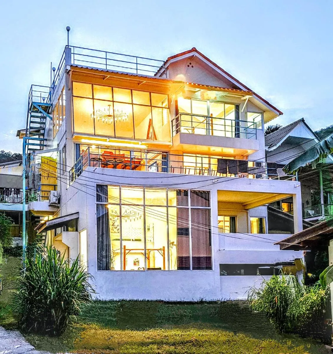 Image 3 of Beach Front Queen’s Castle – Kid friendly, Holiday like Royalty