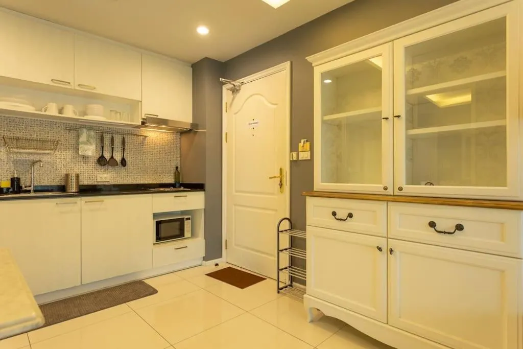 Image 3 of Beach front Everyting U Need Walking Distance c140