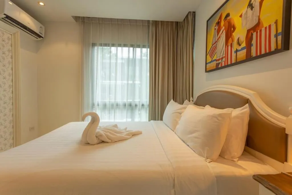 Image 4 of Beach front Everyting U Need Walking Distance c140