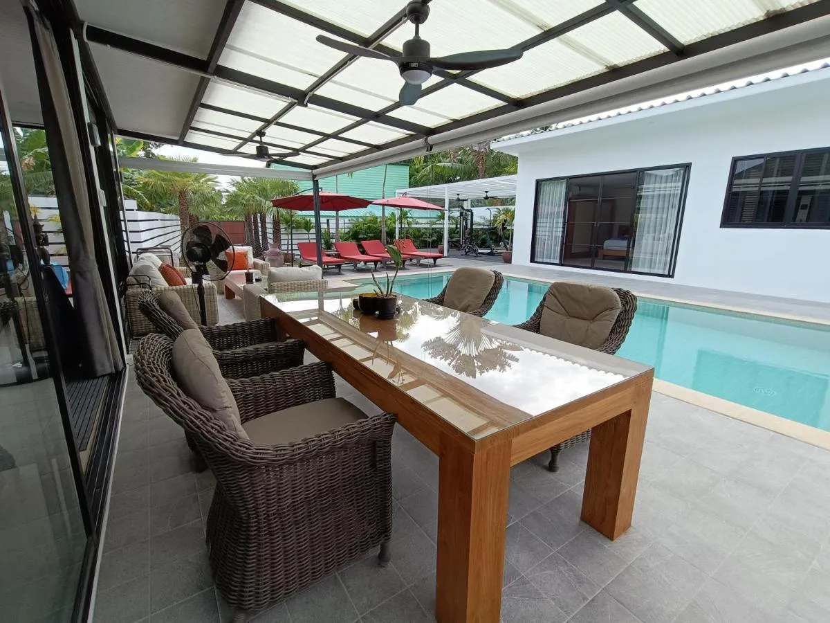 Image 5 of Beautiful private 3 bedroom villa with pool and gym