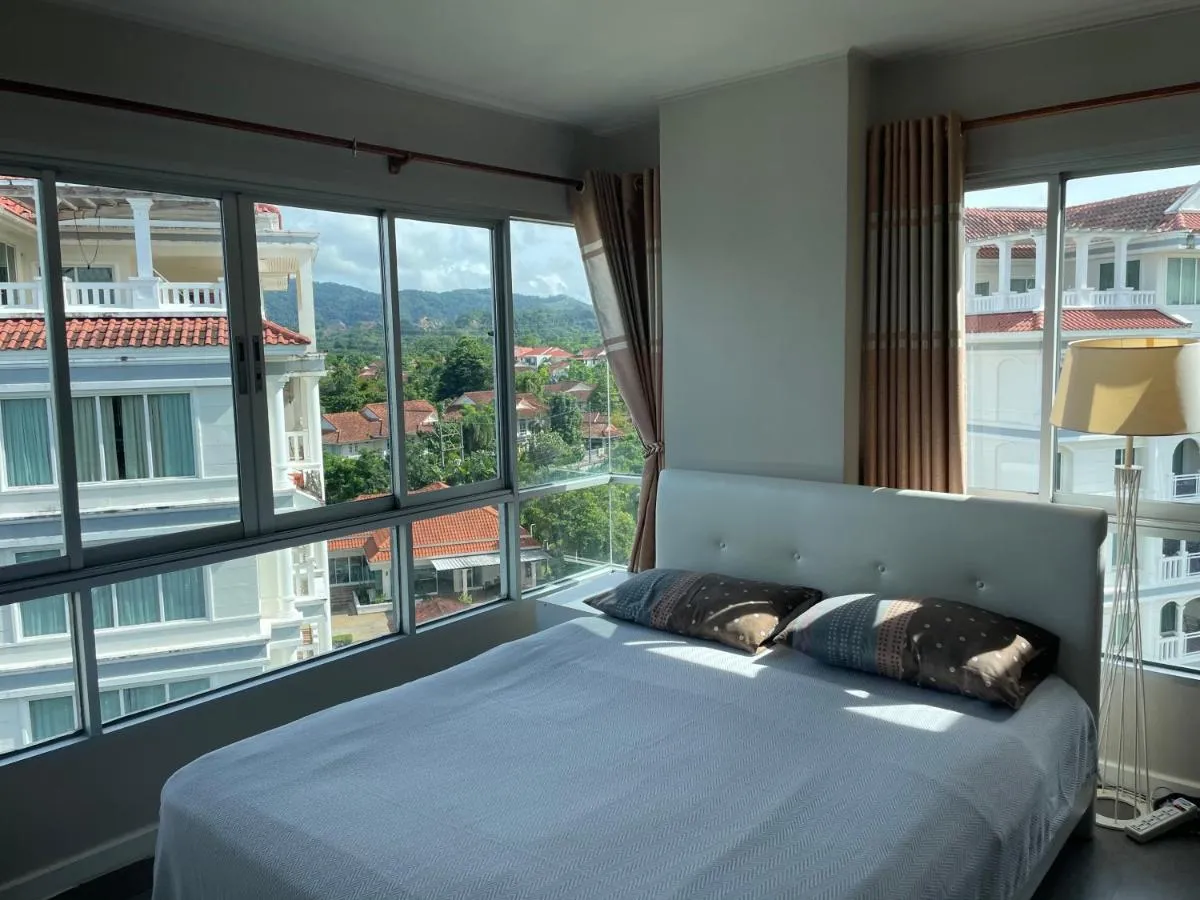 Image 4 of Beautiful top floor corner studio in Phuket center