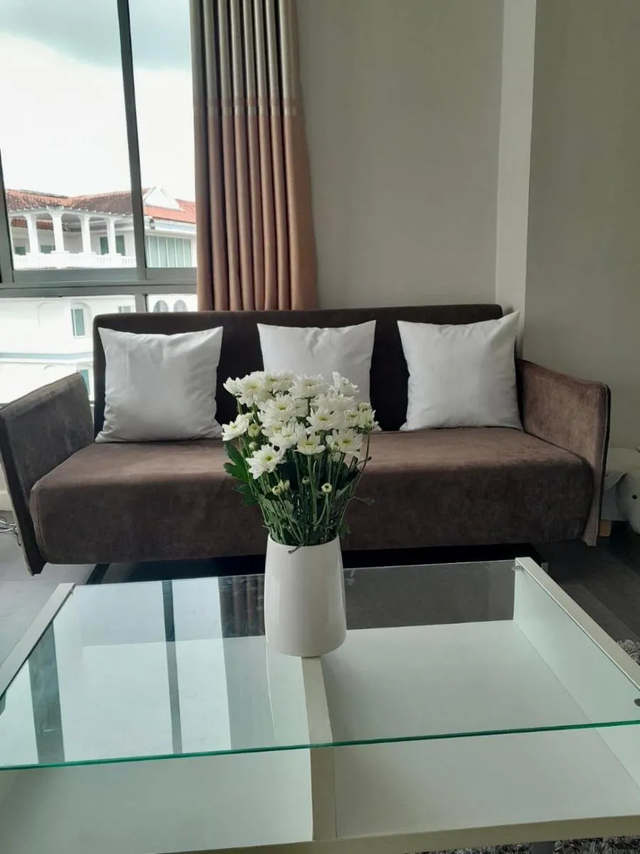 Image 5 of Beautiful top floor corner studio in Phuket center