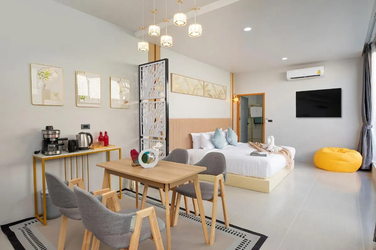 Image 5 of Best Time Pool Suites