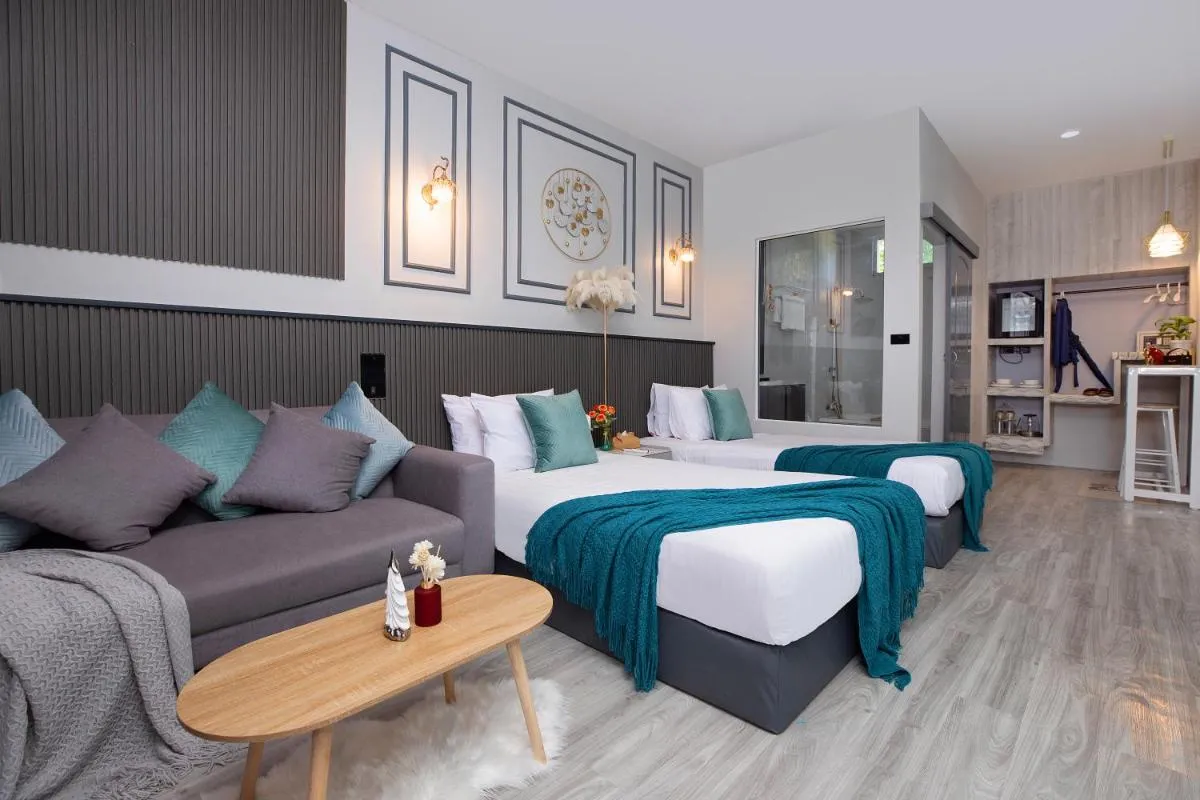 Image 4 of Best Time Pool Suites