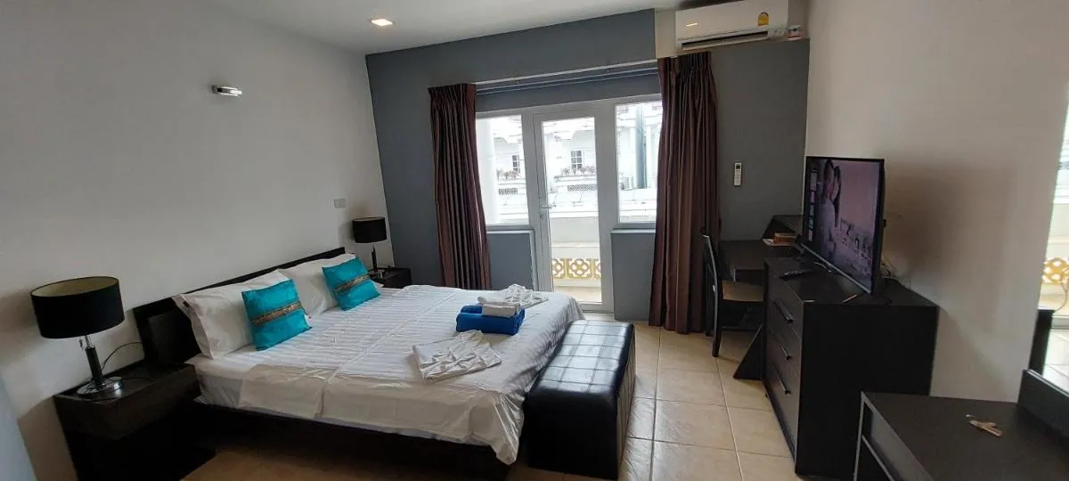 Image 1 of Cafe de Paris