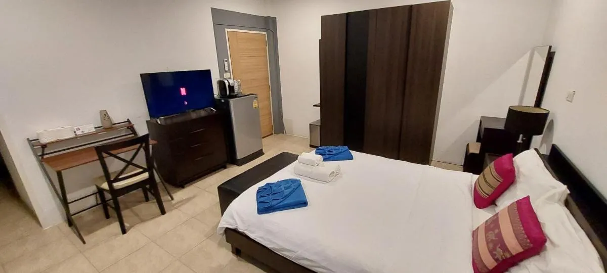 Image 2 of Cafe de Paris