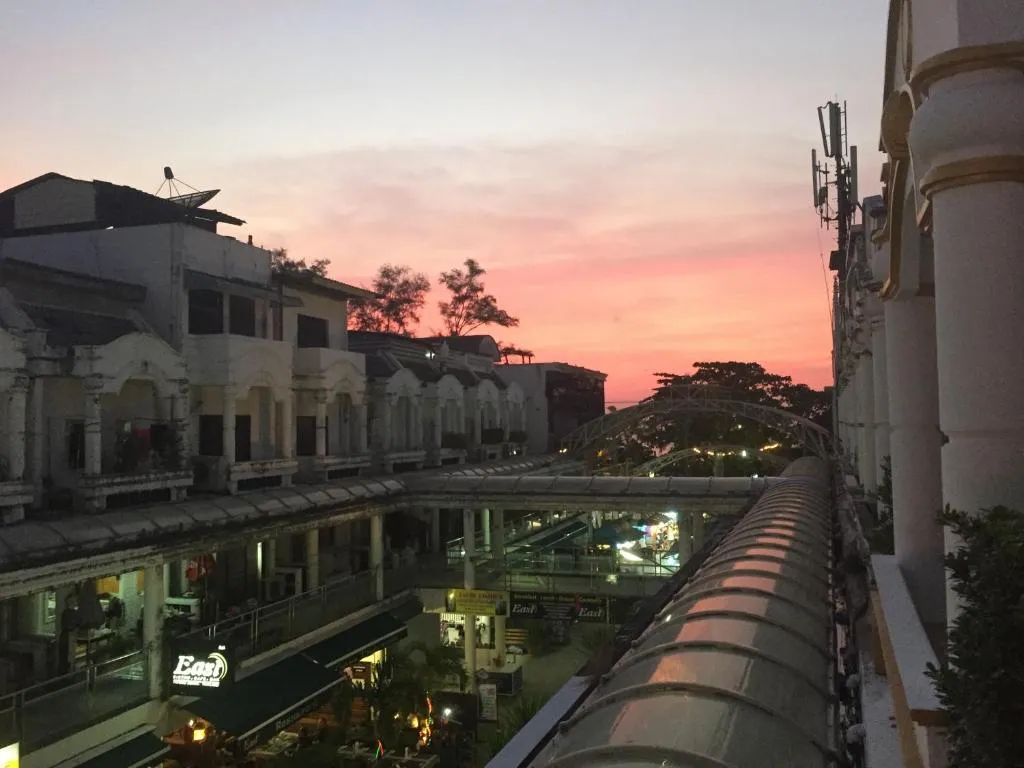 Image of Cafe de Paris