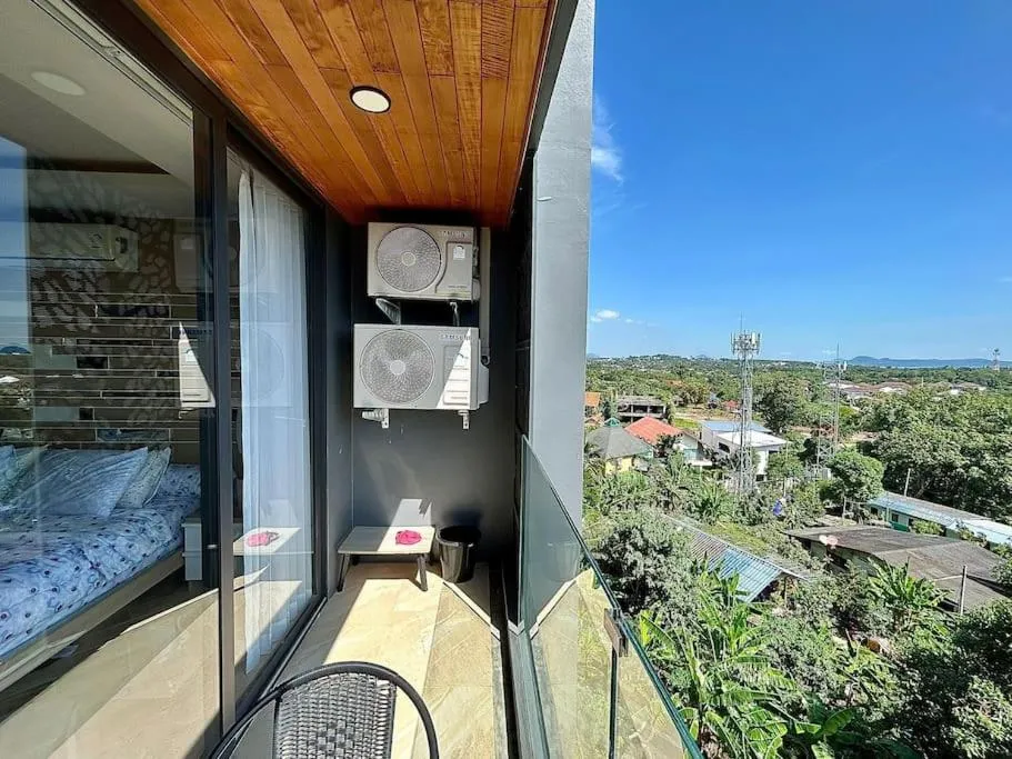 Image 4 of Calypso rawai seaview apartment 600m walk to beach C4