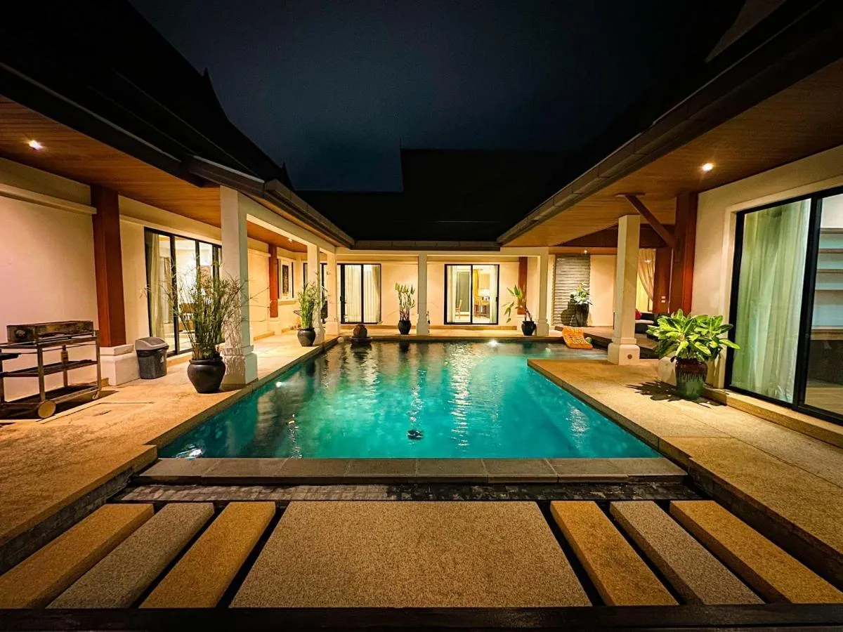 Image 2 of Champagne Pool Villa