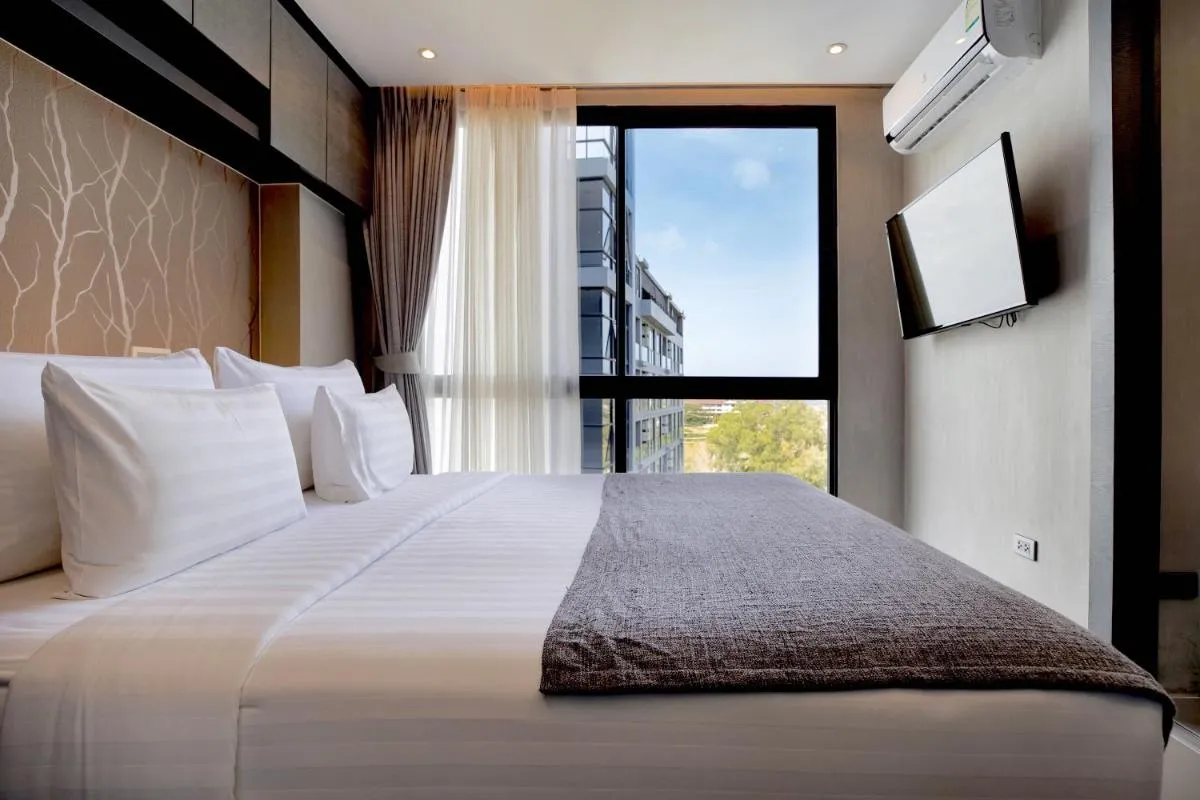 Image 2 of Citygate 1BR Pool View Condo B608