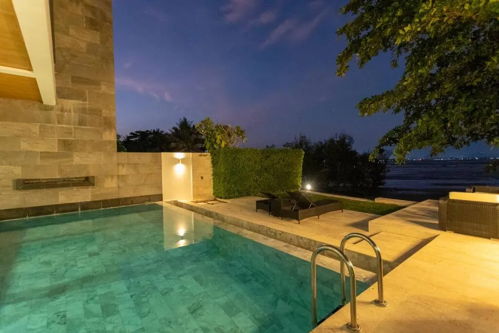 Image 4 of Do You Want Luxury Sea views With Beach Access V38