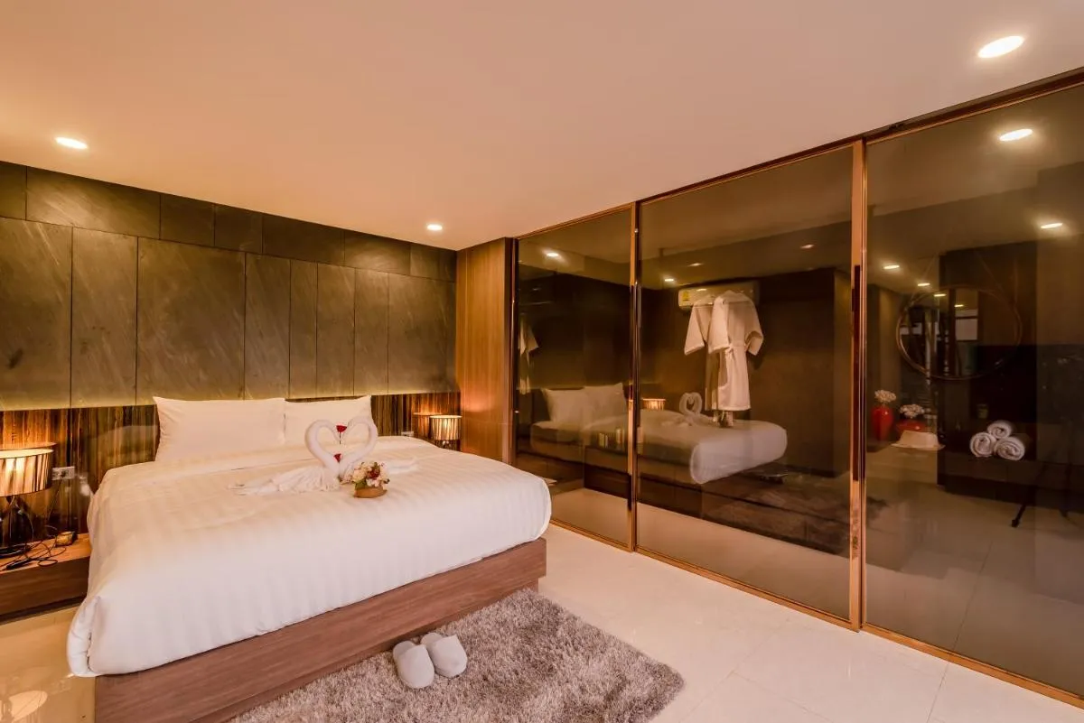 Image 6 of Duplex Pool Access 2brs Patong