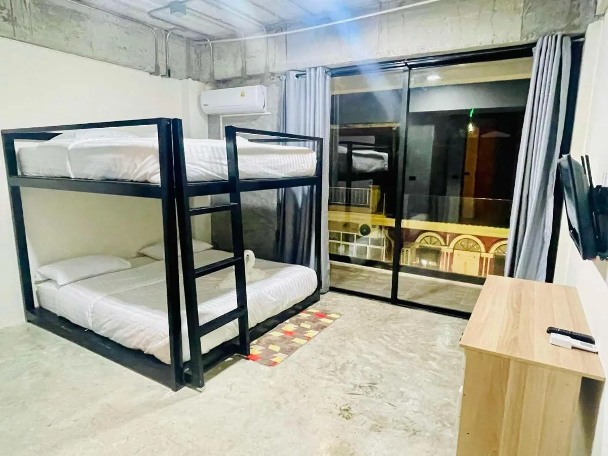 Image 5 of Ella Lamoon