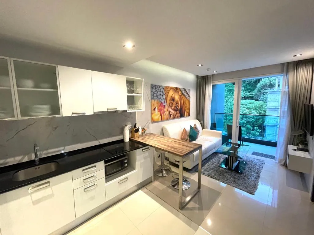 Image of Emerald Terrace Resort Pool View 5th Floor Double Bed & Sofa Bed, Sleeps 3-by PSR