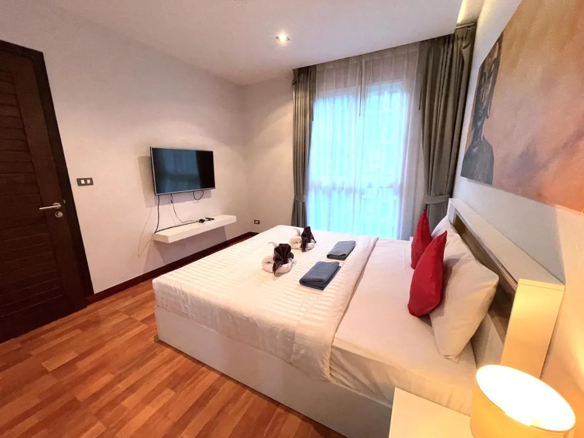 Image 6 of Emerald Terrace Resort Pool View 5th Floor Double Bed & Sofa Bed, Sleeps 3-by PSR