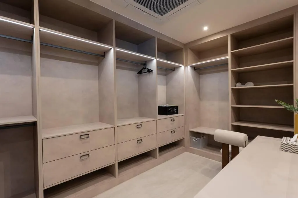 Image 2 of Executive Luxury No Expense Spared Beautiful V66