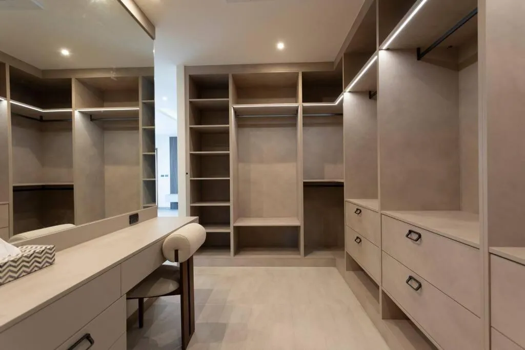 Image 3 of Executive Luxury No Expense Spared Beautiful V66