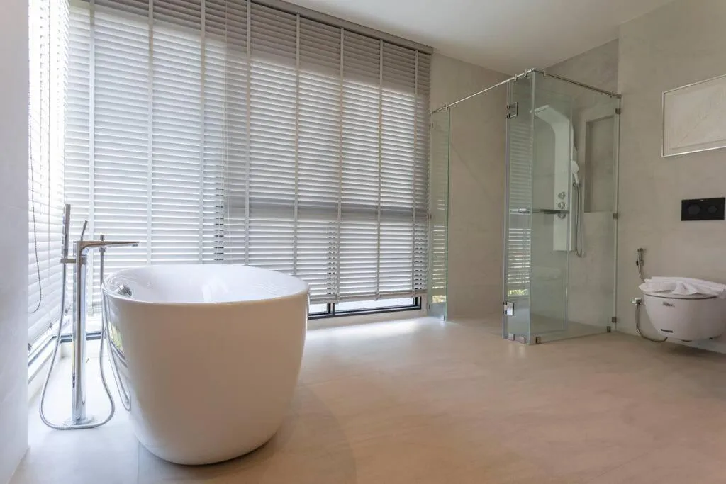 Image 4 of Executive Luxury No Expense Spared Beautiful V66