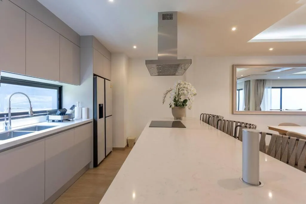 Image 6 of Executive Luxury No Expense Spared Beautiful V66