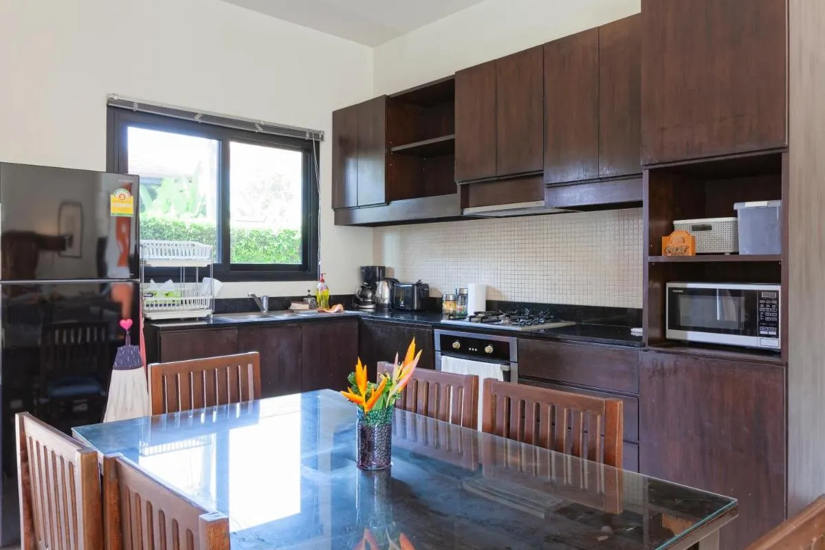 Image 2 of Foxtail Palm Villa