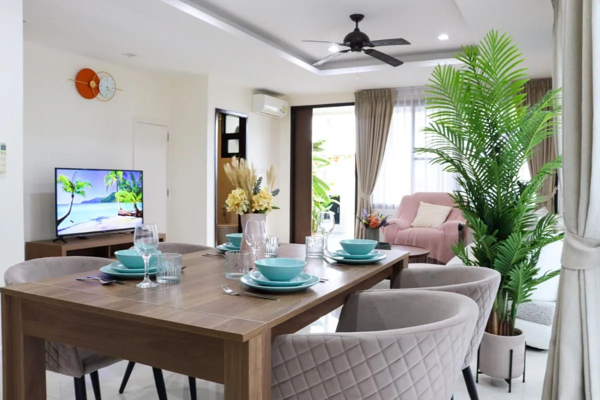 Image 1 of Friendly Townhouse Laguna Park