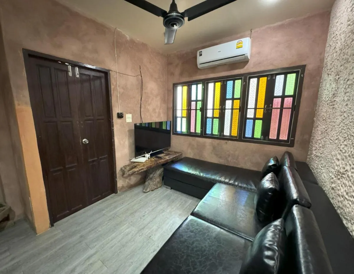 Image 4 of Kamala beach house 100m to the beach