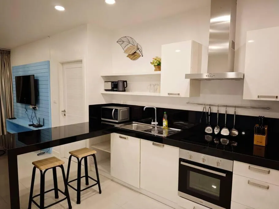 Image 2 of Karon Beach Large 2 bedroom Seaview apartment