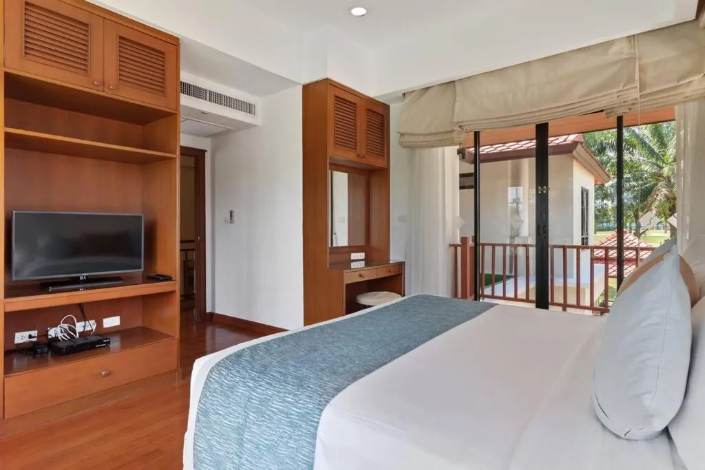 Image 2 of Laguna Fairway View Villa