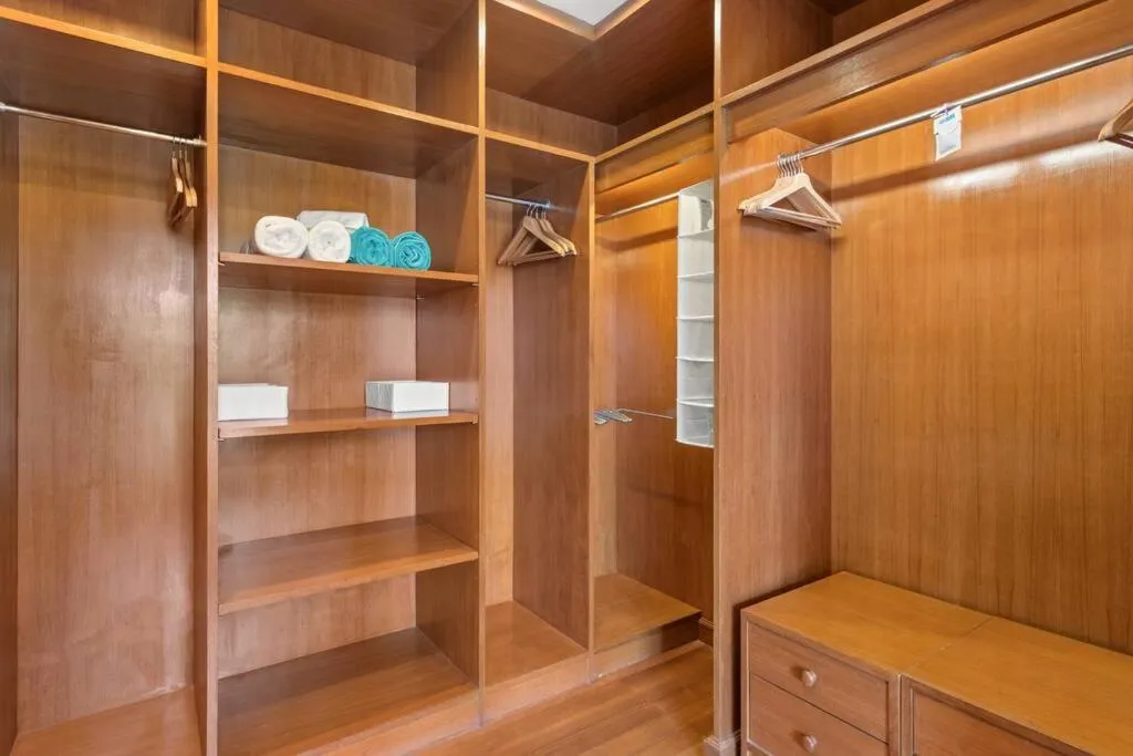 Image 4 of Laguna Lakeview Villa