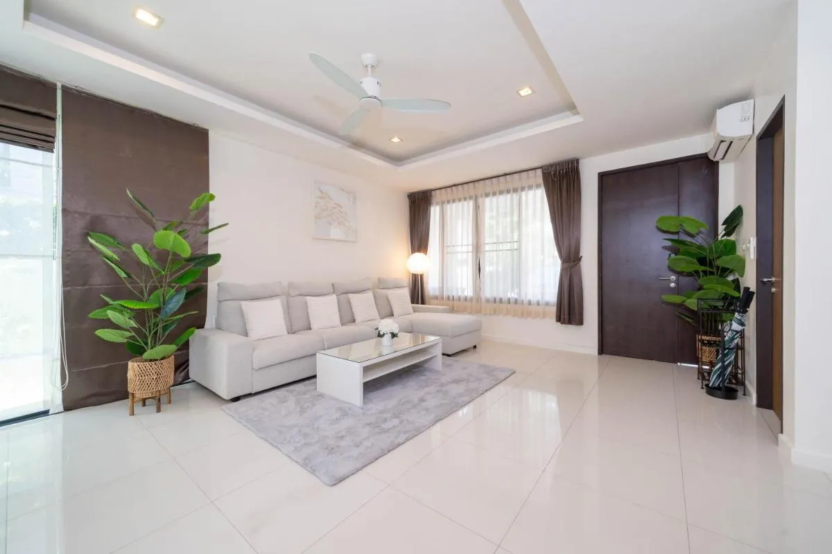 Image 5 of Laguna pool house