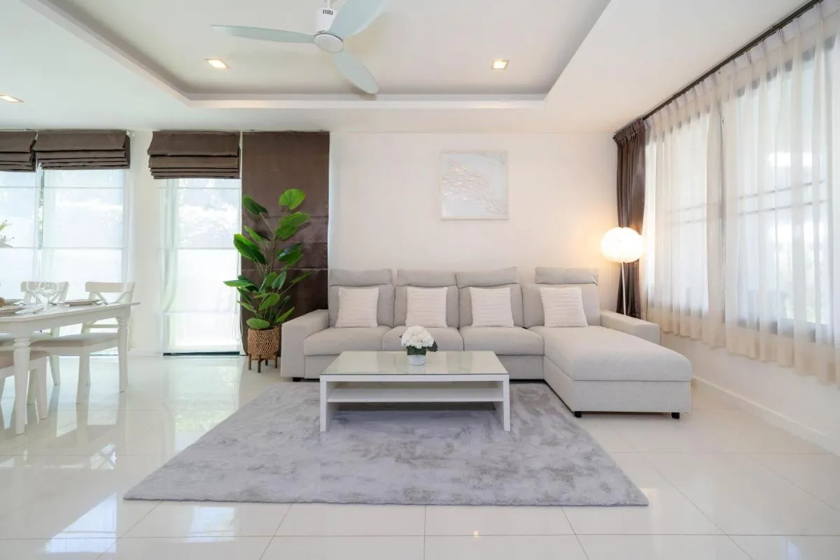 Image 6 of Laguna pool house