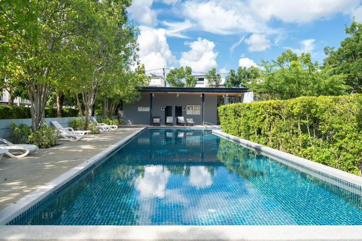 Image 2 of Laguna pool house